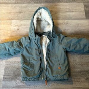 I’m selling a Green fur toddler coat, my son can no longer fit it.